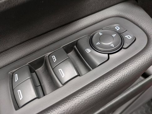 Used 2024 GMC Terrain SLE w/ Driver Convenience Package image 9