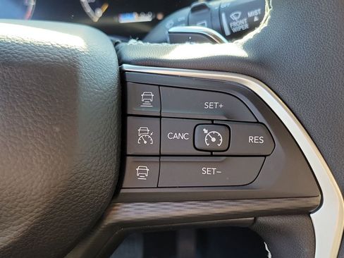 New 2025 Jeep Grand Cherokee Altitude image 6