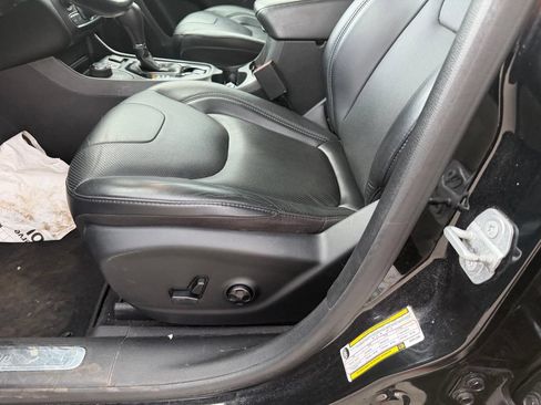 Used 2019 Jeep Cherokee Limited AWD/4WD image 12