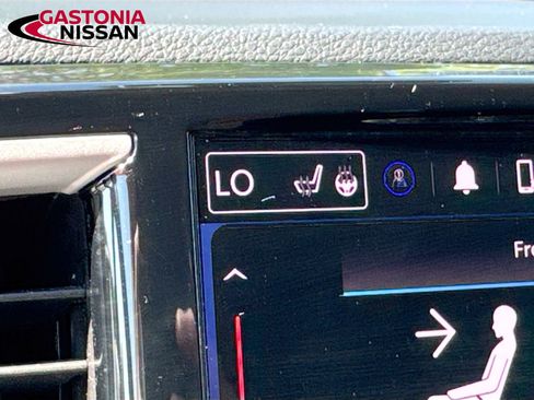 Used 2023 Chrysler Pacifica Touring-L FWD image 26