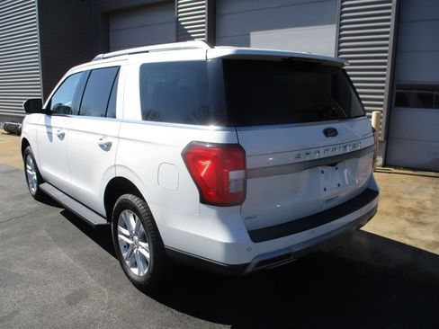 Used 2024 Ford Expedition XLT RWD image 3
