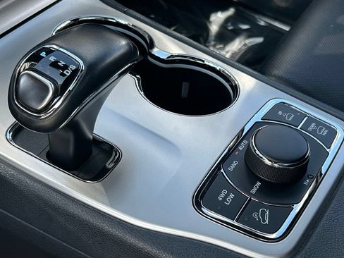Used 2015 Jeep Grand Cherokee Overland w/ Advanced Technology Group AWD/4WD image 33