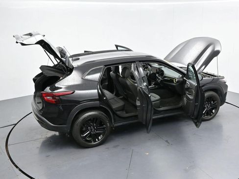 Used 2025 Chevrolet Trax ACTIV w/ Sunroof Package FWD image 36