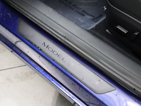 Used 2022 Tesla Model 3 Standard Range image 35