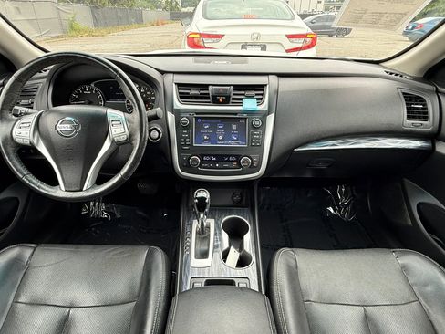 Used 2016 Nissan Altima 2.5 SL w/ 2.5 Technology w/LED Package FWD image 3