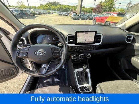 Used 2023 Hyundai Venue Limited FWD image 14
