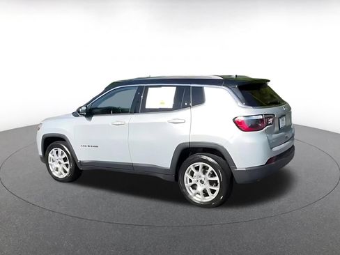 Used 2025 Jeep Compass Limited AWD/4WD image 10
