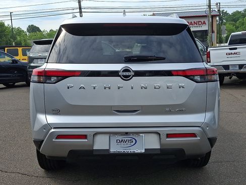 Used 2025 Nissan Pathfinder SL AWD/4WD image 5