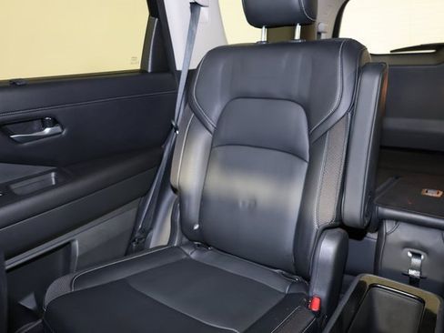 Used 2022 Nissan Pathfinder SL w/ SL Premium Package image 12