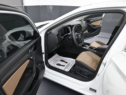 Used 2021 Volkswagen Jetta SEL Premium FWD image 40