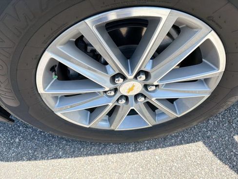 Used 2022 Chevrolet Traverse LT FWD image 14