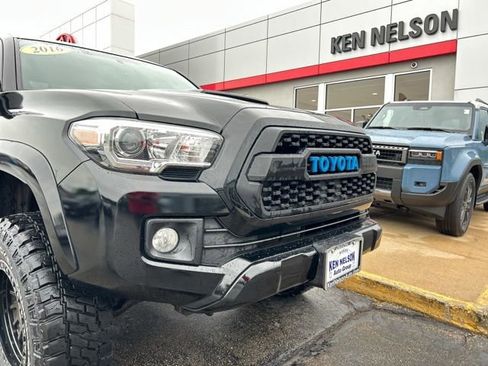 Used 2016 Toyota Tacoma TRD Sport w/ Towing Package AWD/4WD image 4