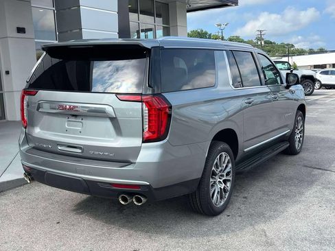 Used 2023 GMC Yukon XL Denali AWD/4WD image 3