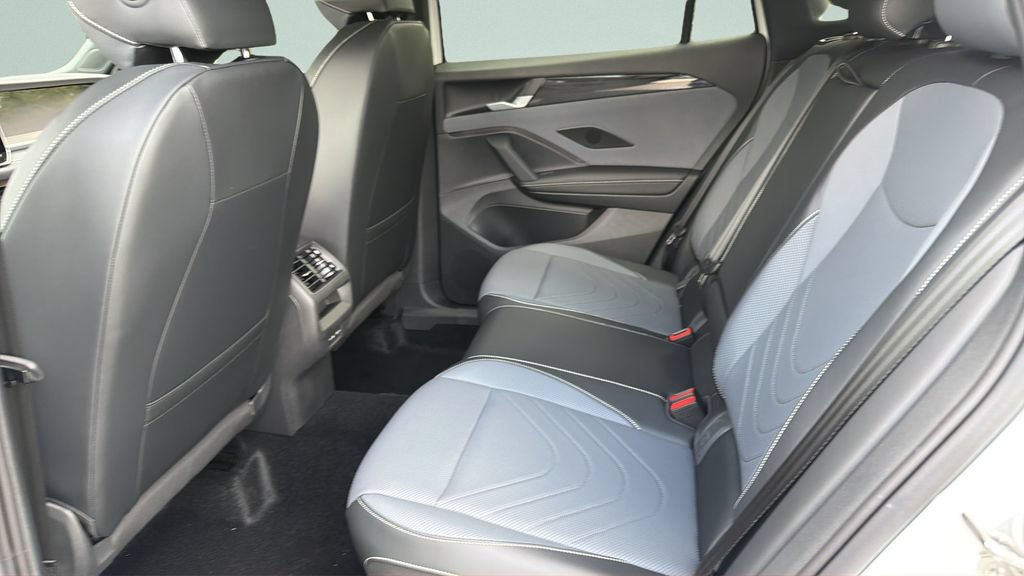 New 2026 Volkswagen Tiguan SE R-Line FWD image 33