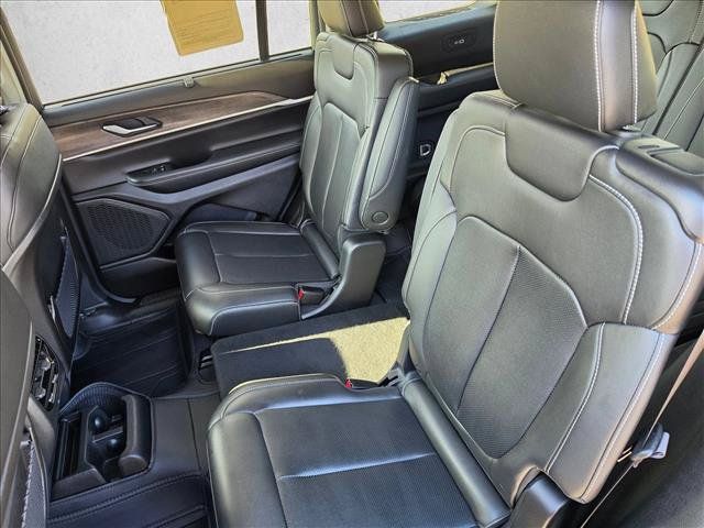 Used 2023 Jeep Grand Cherokee L Limited w/ Luxury Tech Group II AWD/4WD image 19
