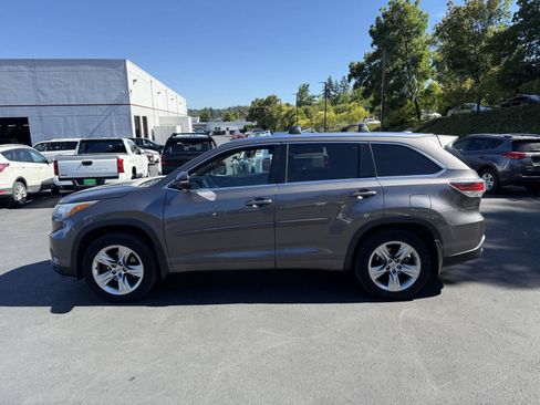 Used 2015 Toyota Highlander Limited Platinum AWD/4WD image 2