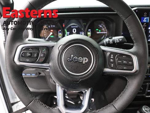 Used 2025 Jeep Wrangler Unlimited Sahara w/ Safety Group AWD/4WD image 10