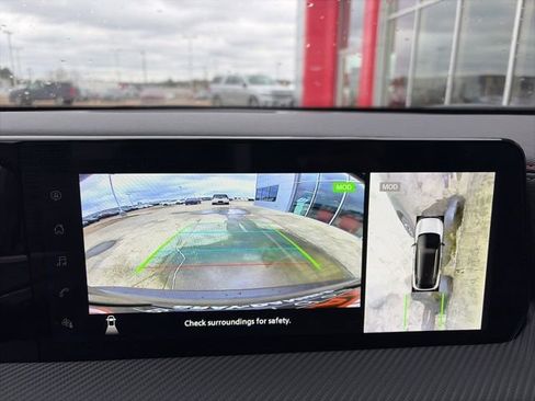 Certified 2025 Nissan Kicks SR image 17