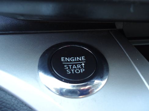 Used 2022 Ford Explorer XLT w/ Equipment Group 202A AWD/4WD image 20