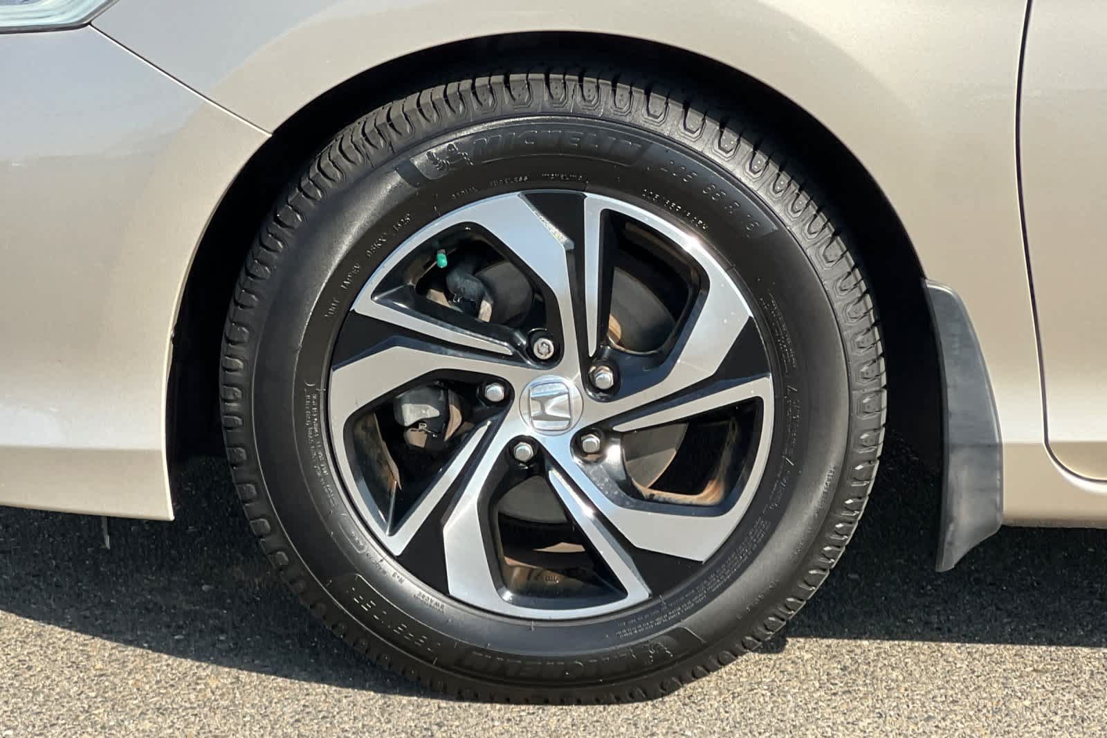 Used 2016 Honda Accord LX image 29