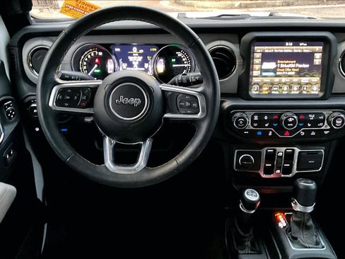 Used 2021 Jeep Wrangler Unlimited Sahara image 5