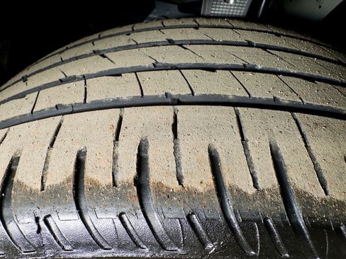 Used 2021 Tesla Model Y Long Range image 30