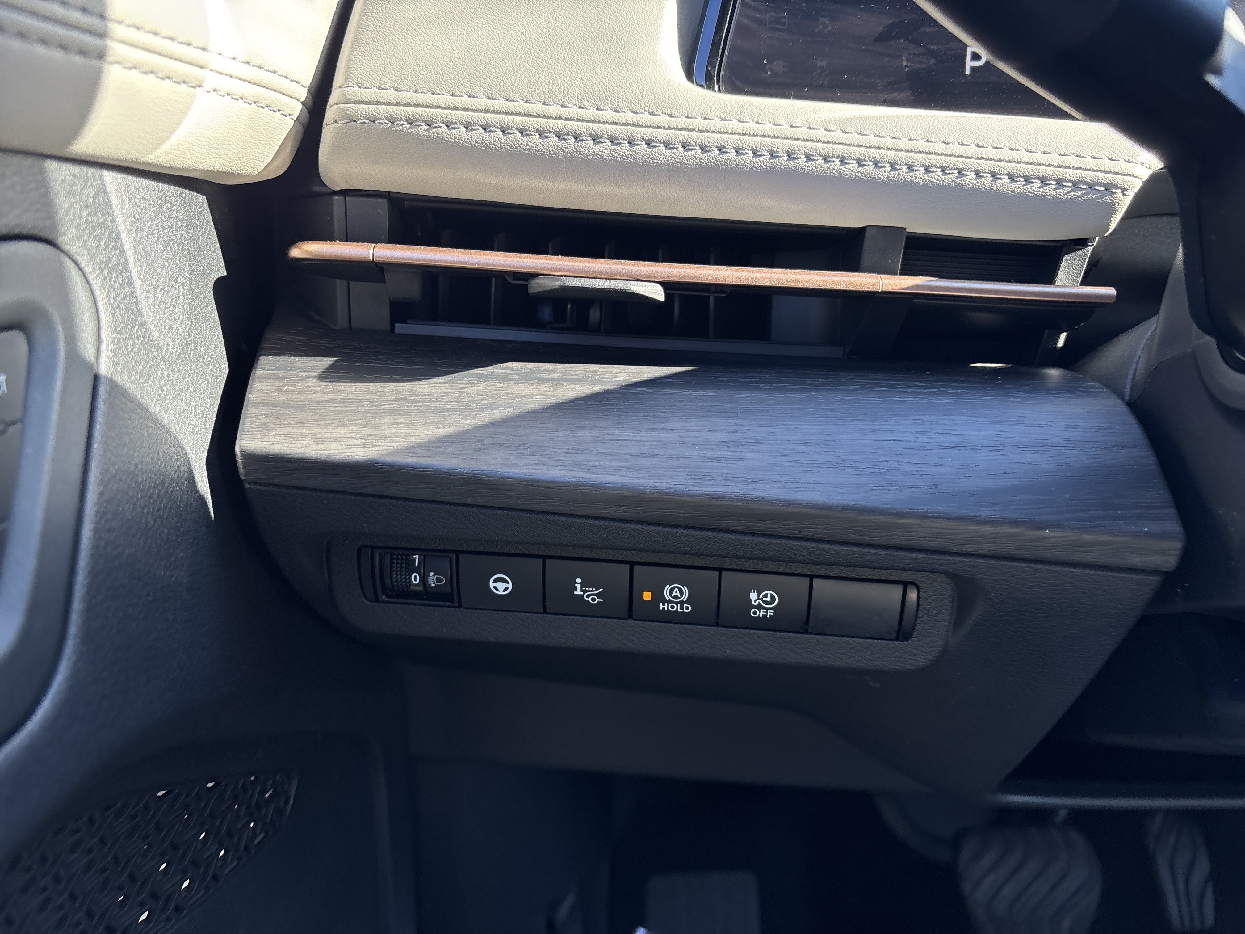Used 2023 Nissan Ariya AWD image 31
