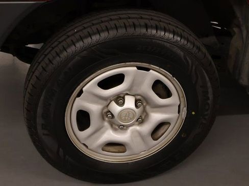 Used 2014 Toyota Tacoma 2WD Regular Cab image 7