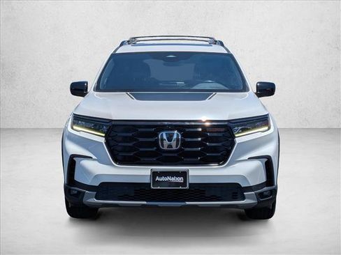 Used 2023 Honda Pilot TrailSport image 2