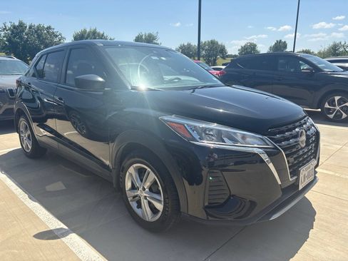 Used 2023 Nissan Kicks S FWD image 3