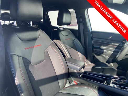 Used 2023 Jeep Compass Trailhawk image 4