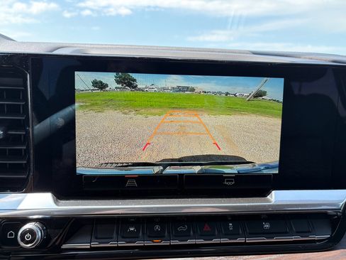 Used 2025 GMC Sierra 1500 SLT AWD/4WD image 11