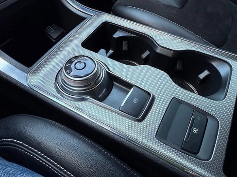 Used 2021 Ford Edge ST image 16