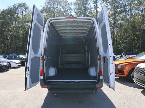 Used 2024 Mercedes-Benz eSprinter 170 Cargo image 23