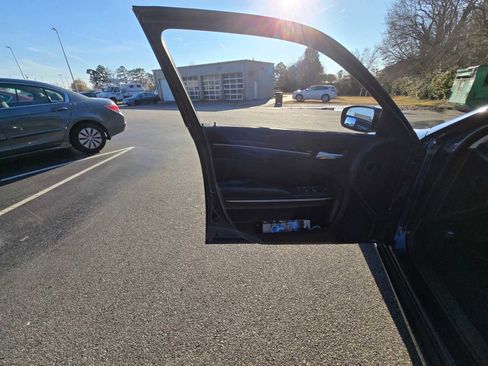 Used 2015 Chrysler 300 Limited image 29