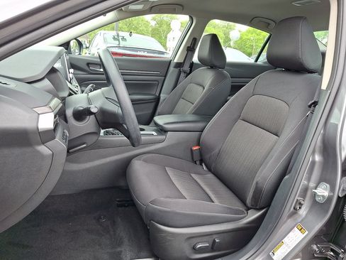 Used 2025 Nissan Altima 2.5 SV FWD image 24
