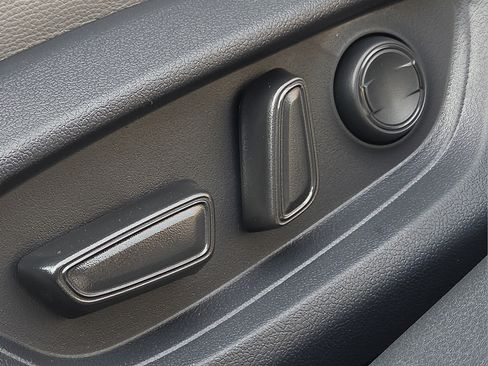 New 2026 Toyota Camry SE FWD image 19