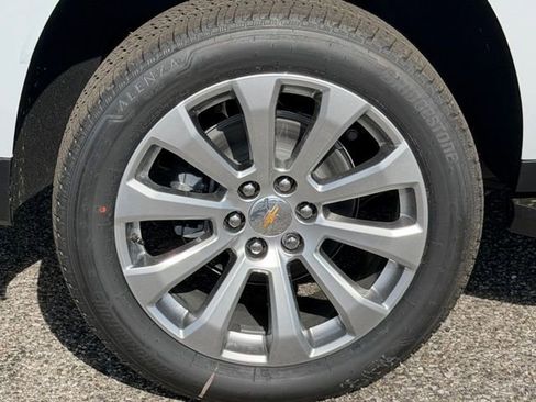 New 2026 Chevrolet Suburban Premier RWD image 9