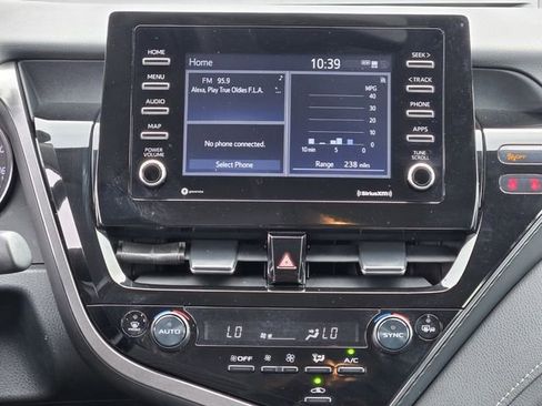 Used 2024 Toyota Camry SE image 18