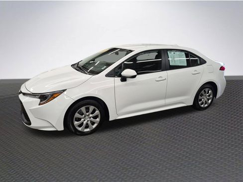 Used 2026 Toyota Corolla LE FWD image 2