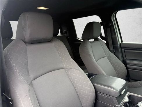 Certified 2025 Toyota Tacoma SR5 AWD/4WD image 28