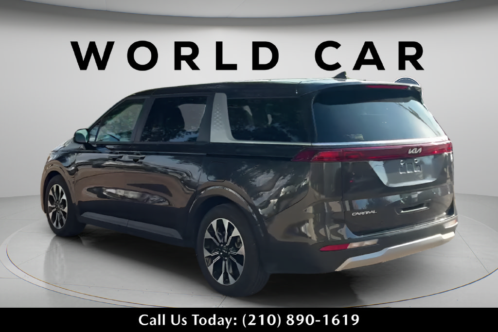 Used 2024 Kia Carnival EX FWD image 5