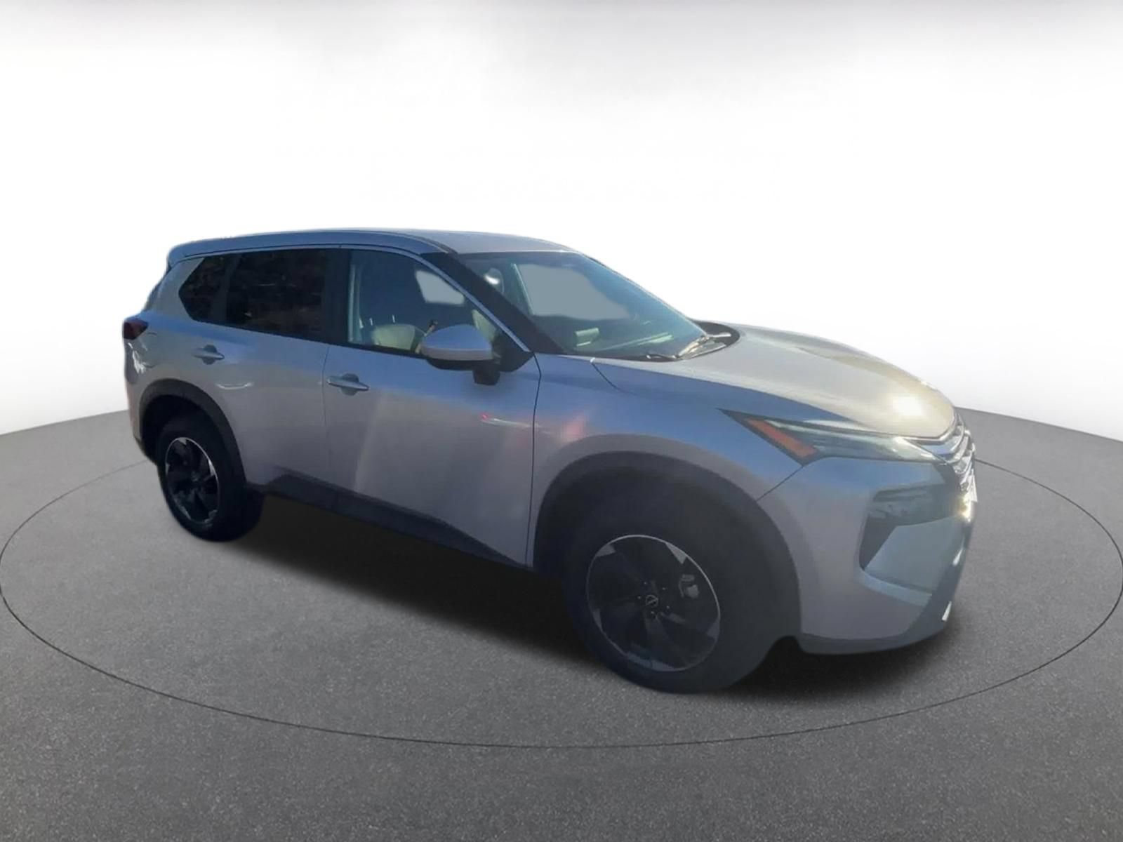 Used 2025 Nissan Rogue SV AWD/4WD image 2
