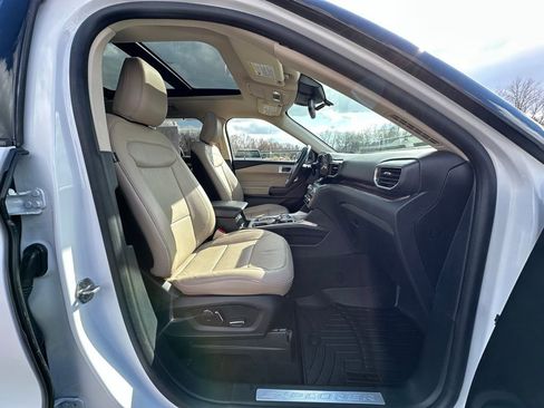 Used 2020 Ford Explorer Limited image 22