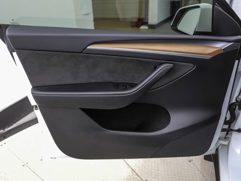 Used 2023 Tesla Model Y Long Range AWD/4WD image 9