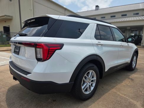 New 2026 Ford Explorer Active RWD image 12