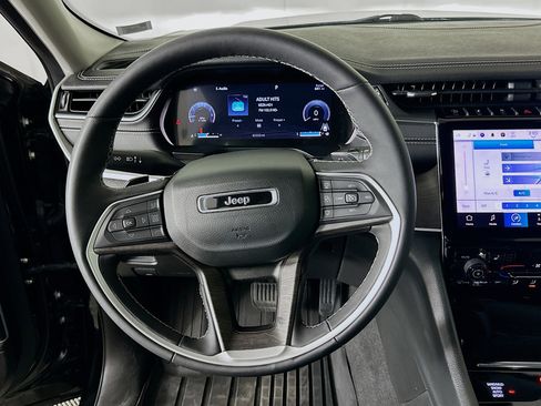 Used 2023 Jeep Grand Cherokee L Limited image 18