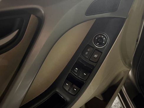 Used 2014 Hyundai Elantra SE image 12