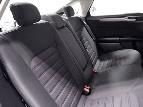 Used 2020 Ford Fusion SE image 18