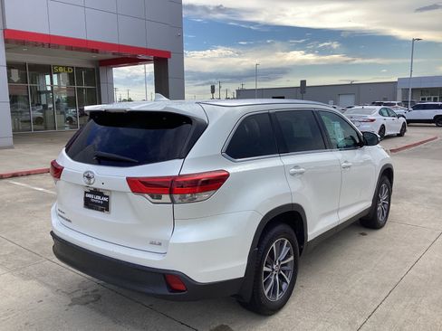 Used 2019 Toyota Highlander XLE FWD image 7